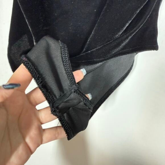 A.Calin by Flying Tomato Bodysuit Sz Medium Black Velvet Square Neck Puff Sleeve - Picture 9 of 10
